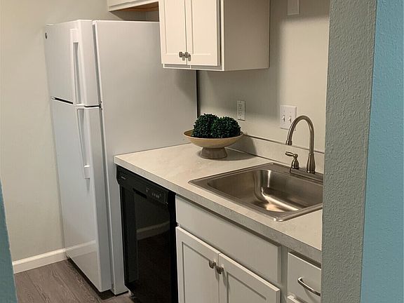 4th image of 1700 Lake Park Drive SW #2