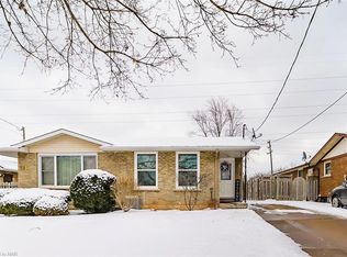 236 Saint Augustine Dr, Saint Catharines, ON L2P3L5