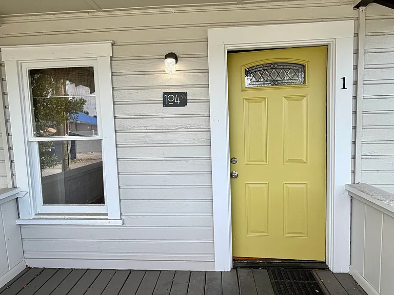104 W Knollwood St #1A — Photo 3