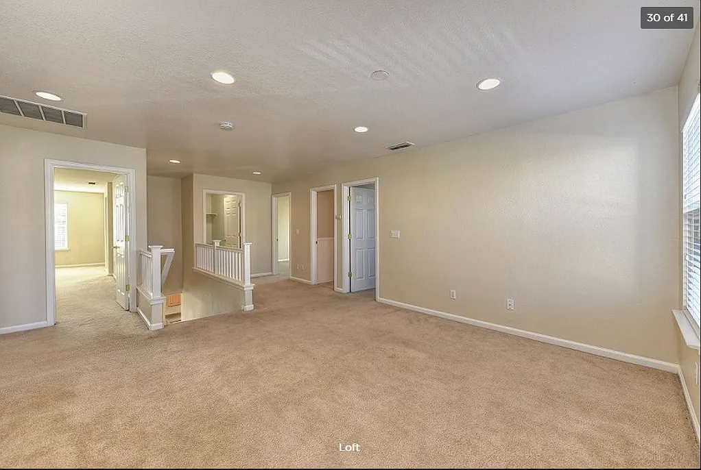 551 Seaport Village Dr photo 1