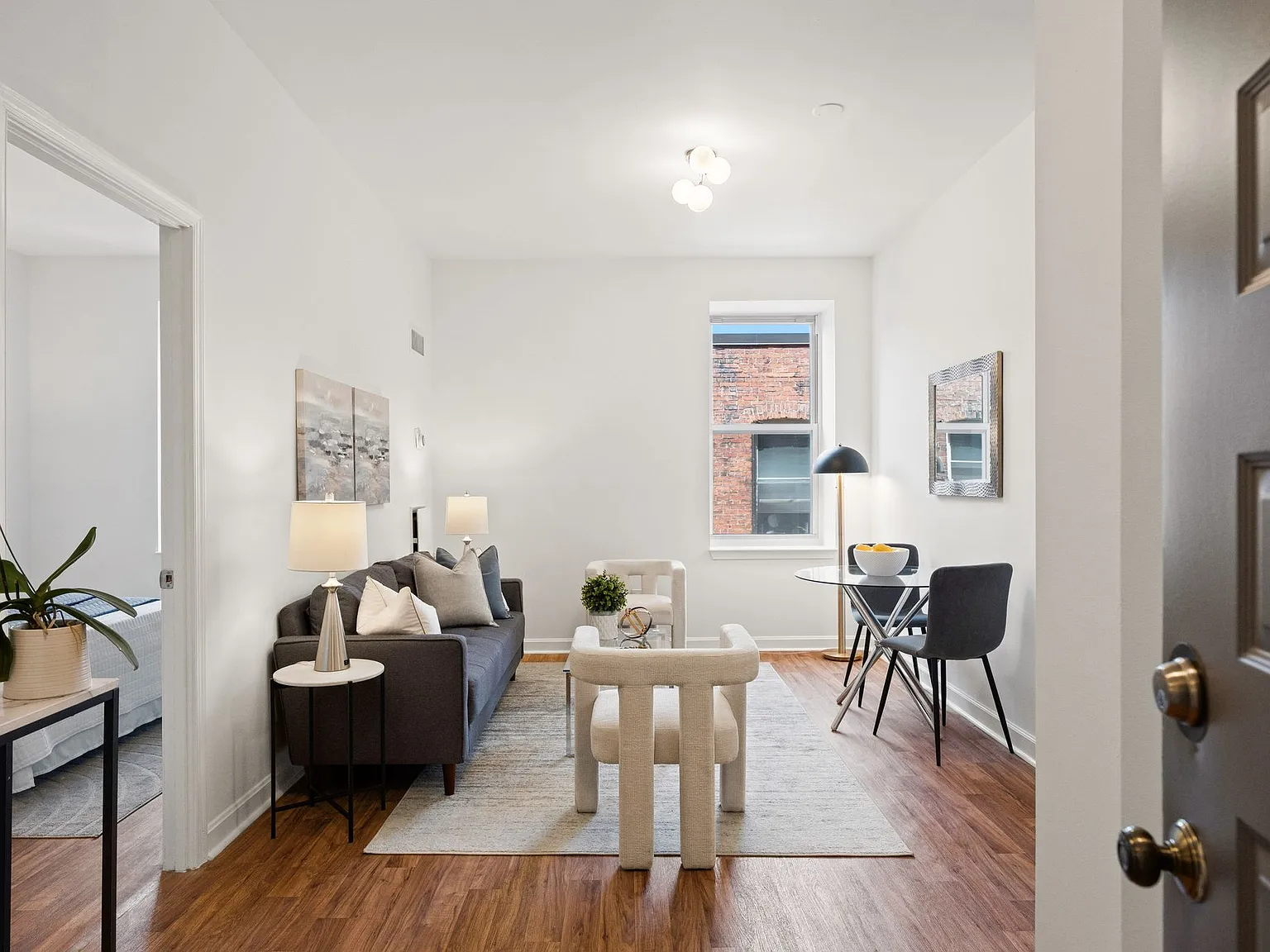 1 bed, 550 sqft, $2,400 — Photo 4