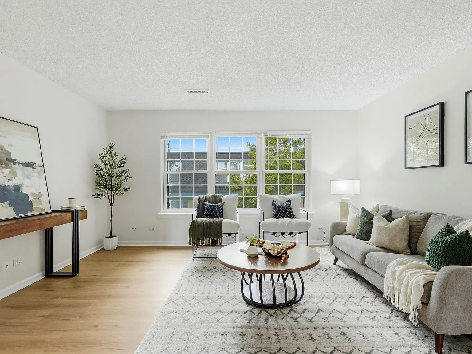 2 bed, 1004 sqft, $1,700 — Photo 4