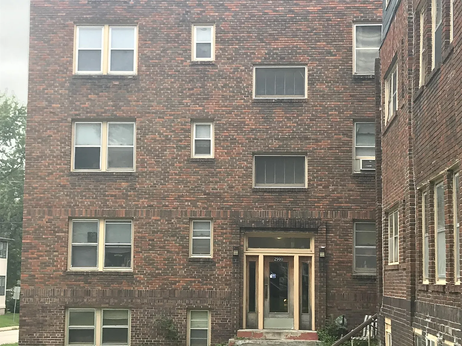 2900-2902 Cottage Grove - B2 (2902) — Photo 4