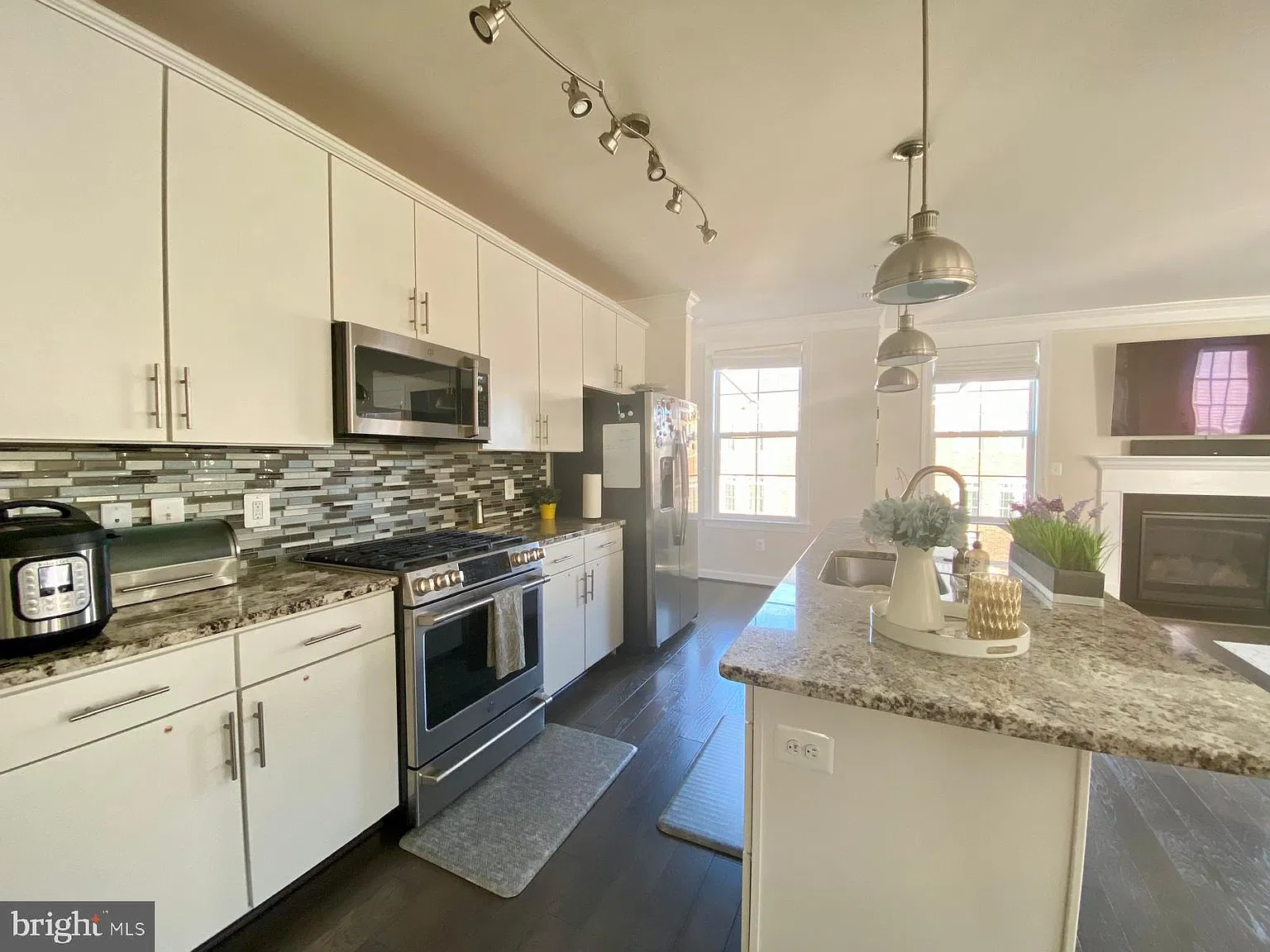 13740 Endeavour Dr — Photo 1