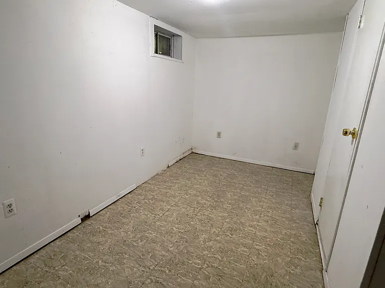 44 Madison Dr — Photo 7