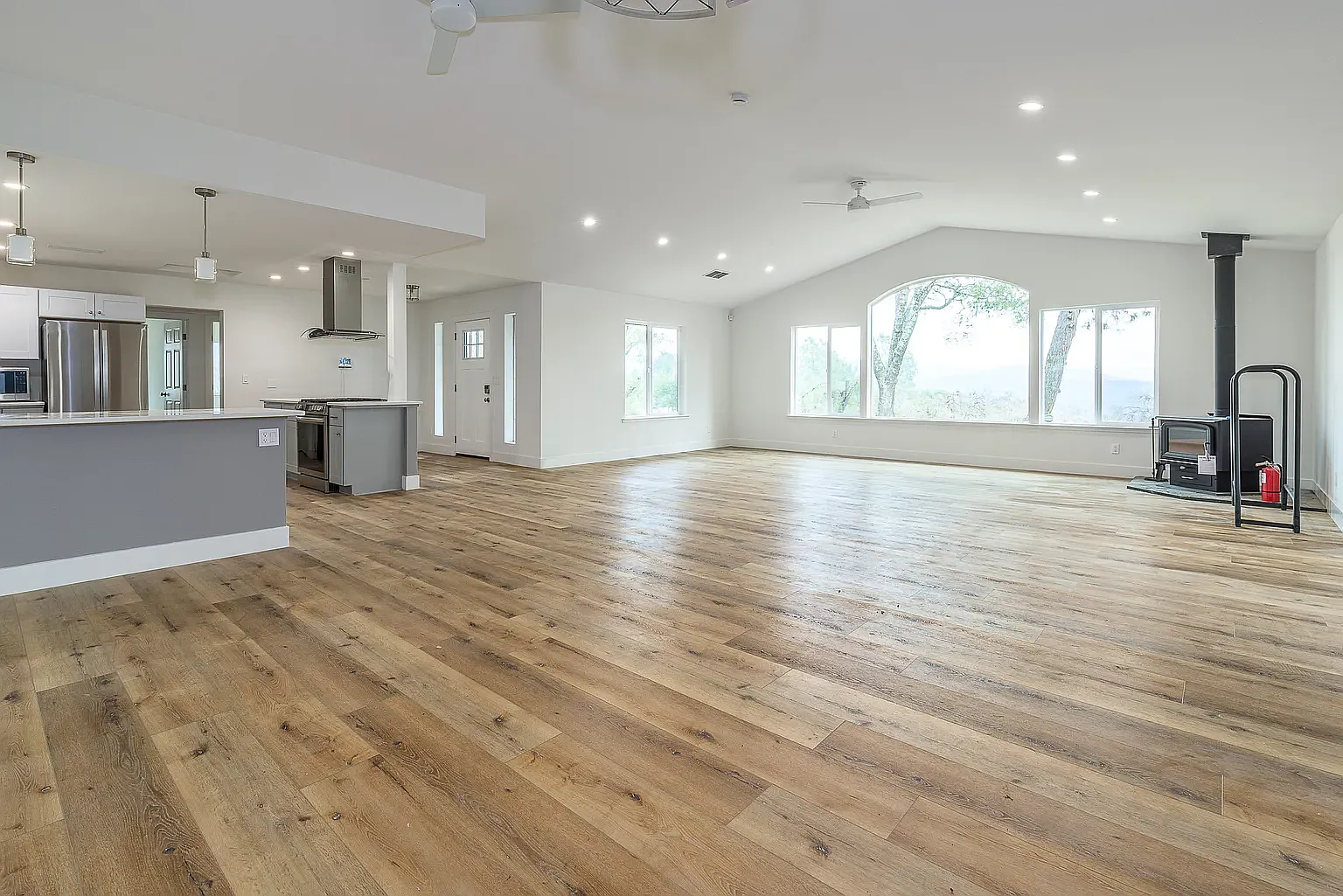 5221 Allred Rd — Photo 2