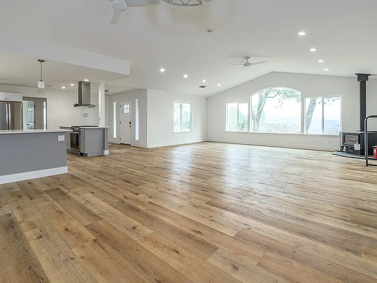 5221 Allred Rd — Photo 2