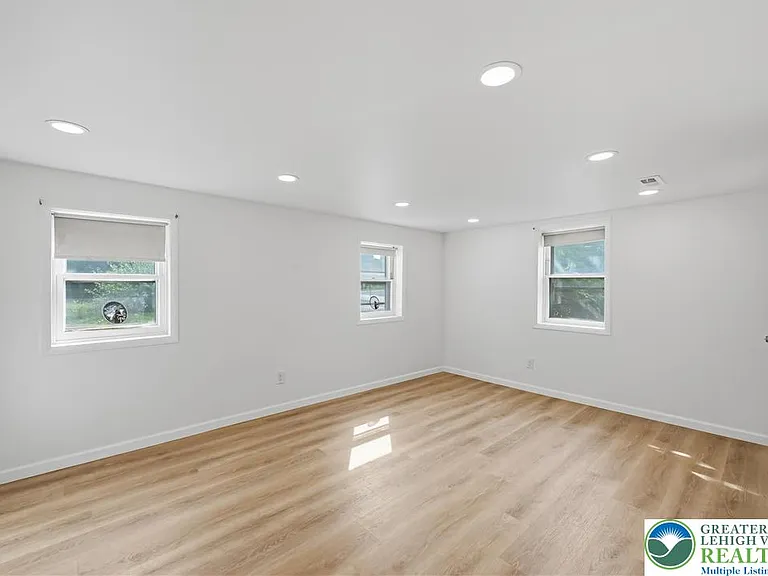 326 Main St — Photo 18