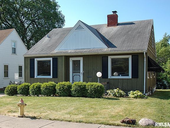 3rd image of 900 E Corrington Ave