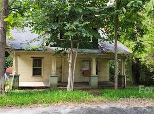 1021 Harrisburg Dr SW, Lenoir, NC 28645