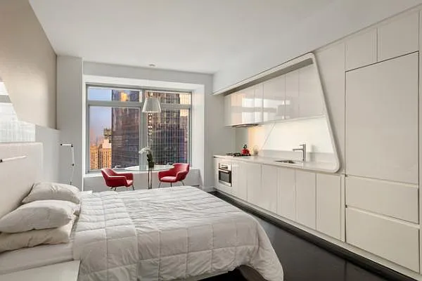 Rented by Uhouzz New York Inc | media 16