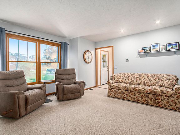4th image of 12424 Sleeper St
