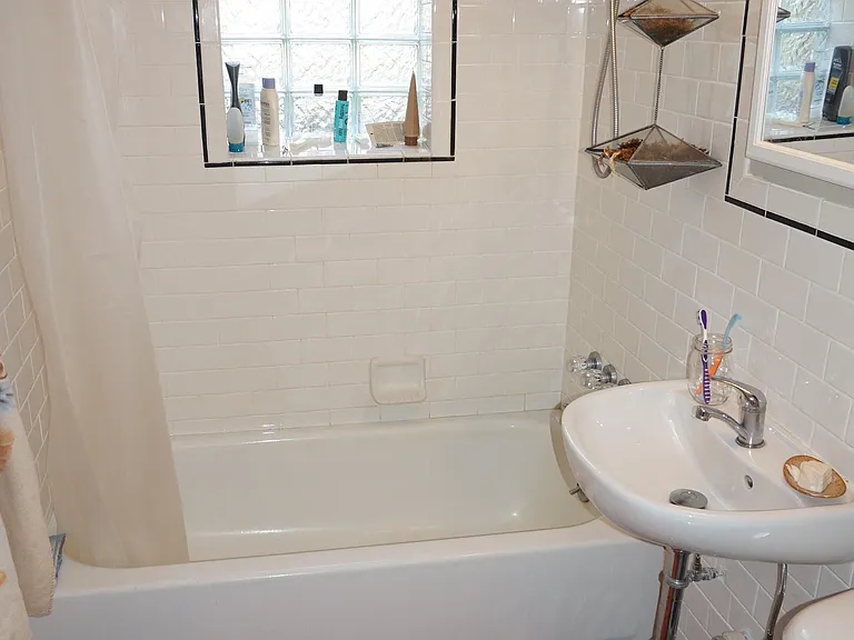 Ashland & Laurel Apartments — Photo 31