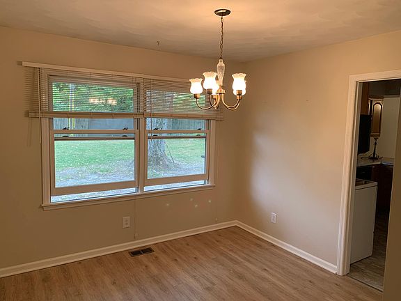 3rd image of 607 Essex St