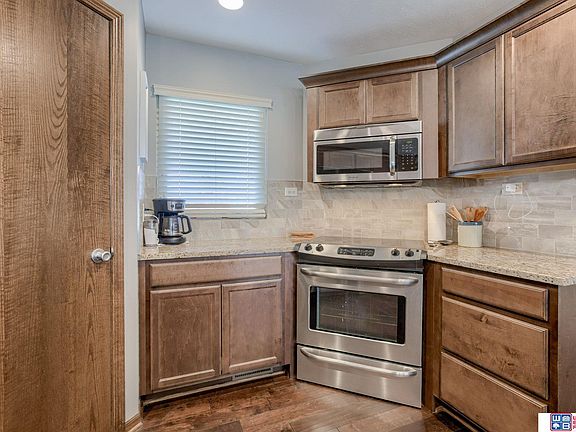5th image of 9147 Round Hill Dr