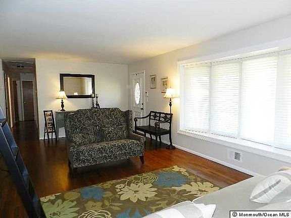 3rd image of 1025 Topaz Dr