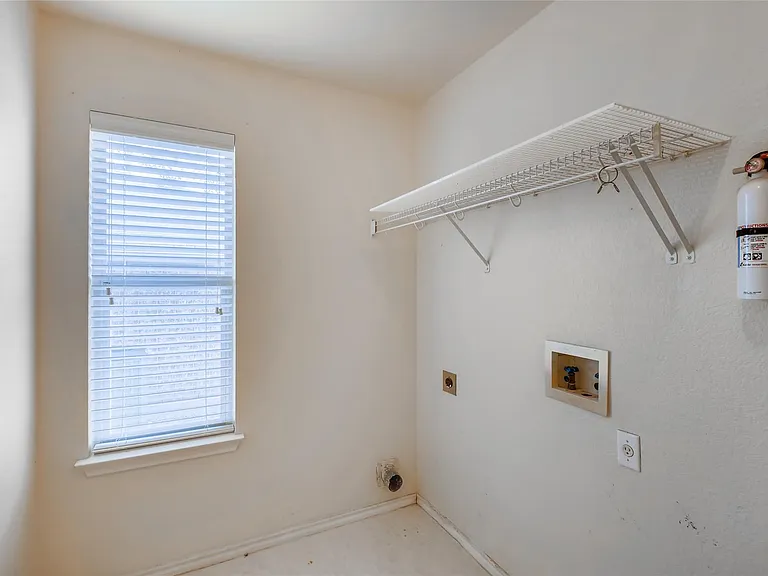 1504 Julianas Way — Photo 15