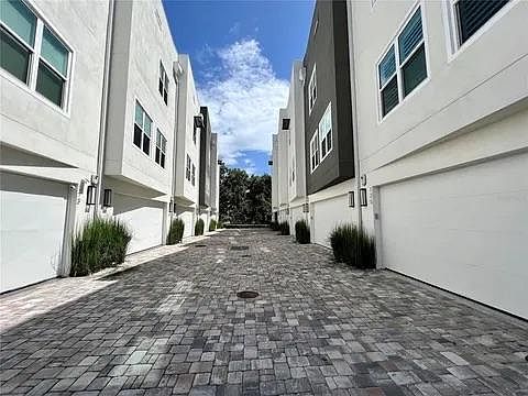 2nd image of 105 5th Ave N