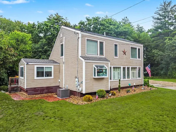 36 Saint Laurent Drive, Hudson, NH 03051