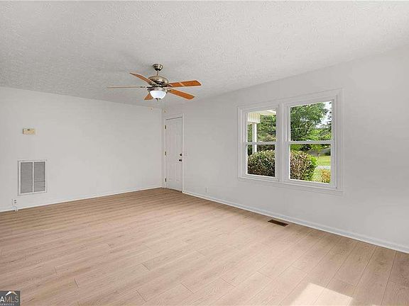5th image of 119 Hunt Dr