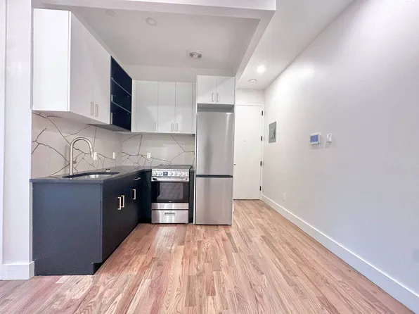 8 Stuyvesant Avenue 3A image 3 of 10