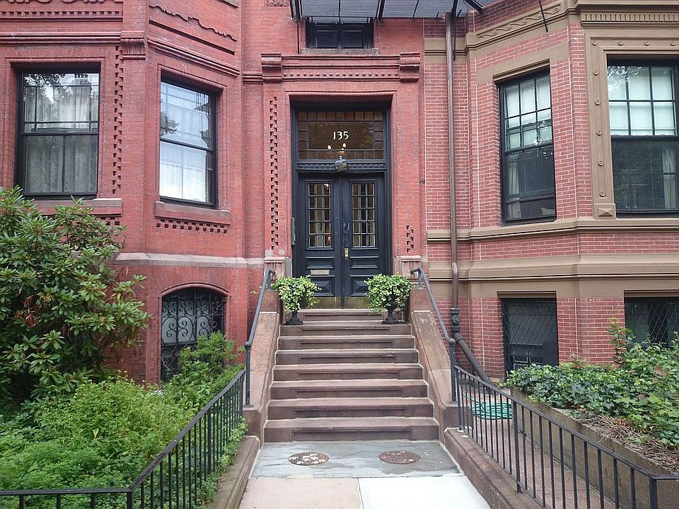 1st image of 135 Marlborough St #P