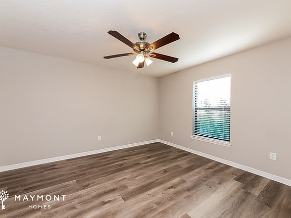 5th image of 674 Chatham Walk Dr