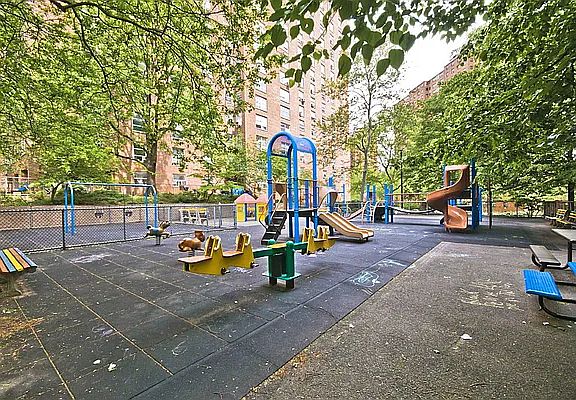 3rd image of 70 La Salle St #12D