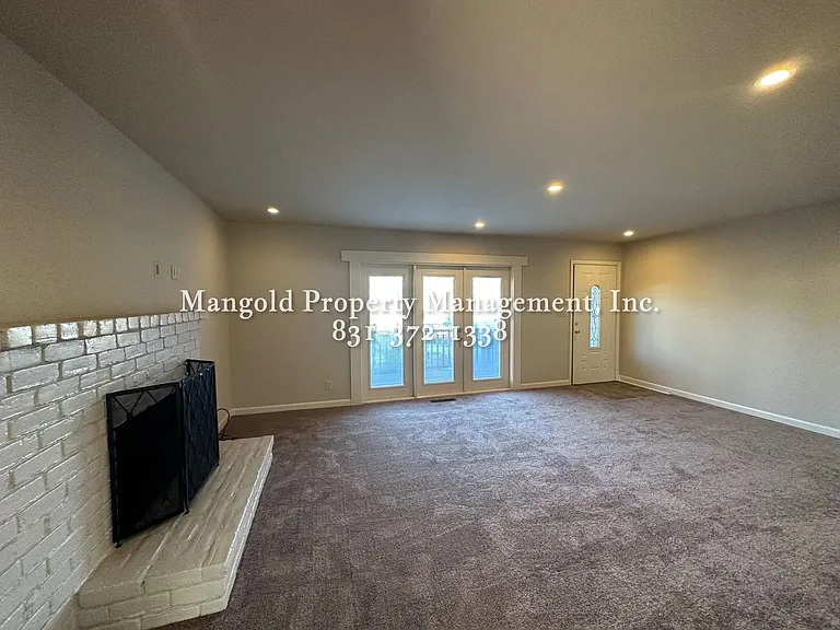 1126 Sunnyhill Ct — Photo 2