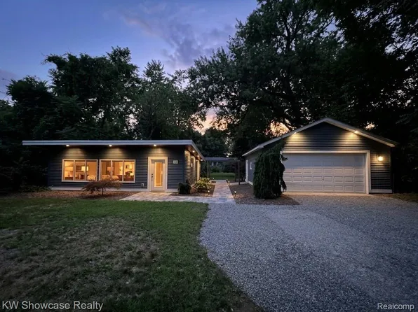 1560 Sable St, Commerce Township MI