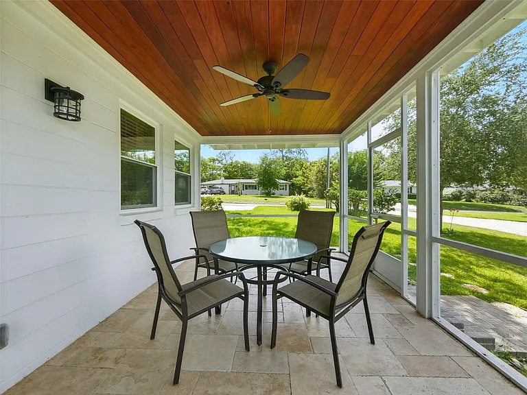 1426 Crestview Dr — Photo 26