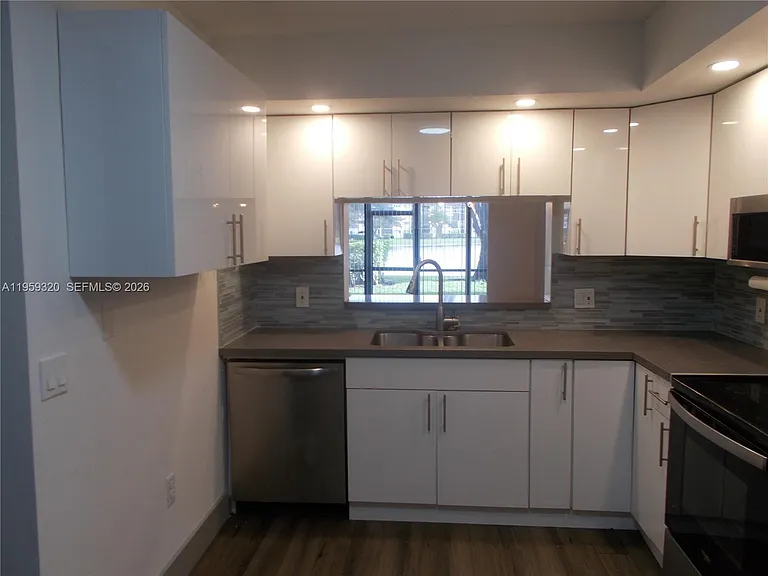 701 SW 141st Ave #110R — Photo 17
