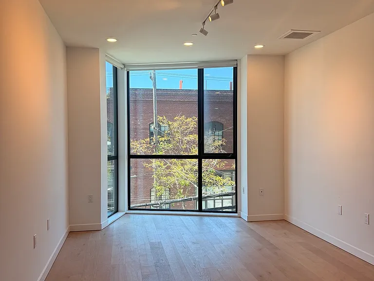 815 Tennessee St #311 — Photo 2