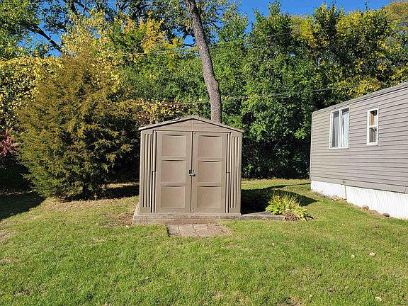 3rd image of 1606 Ross Ln