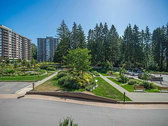 2nd image of 2020 Fullerton Ave #207