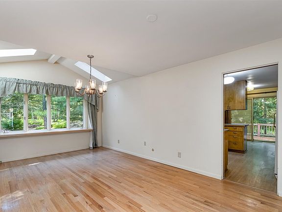 4th image of 900 Deerfield Ct