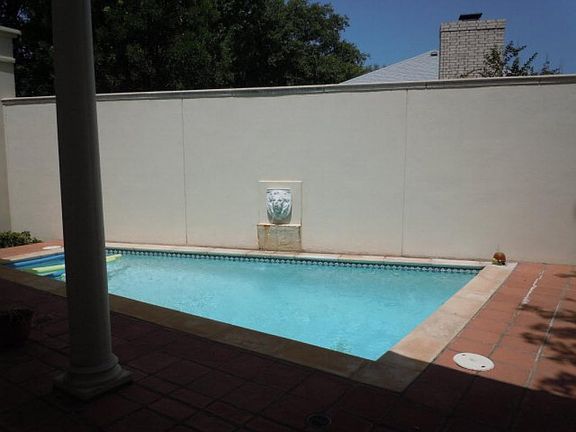 4th image of 2001 Augusta Dr