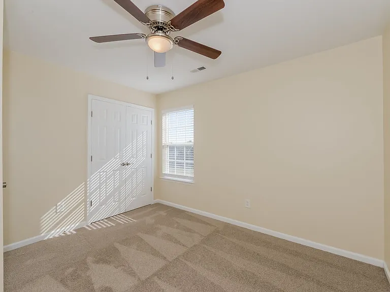1043 Vanguard Dr — Photo 11