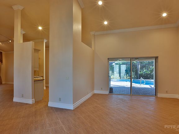 4th image of 11820 NW 24th St