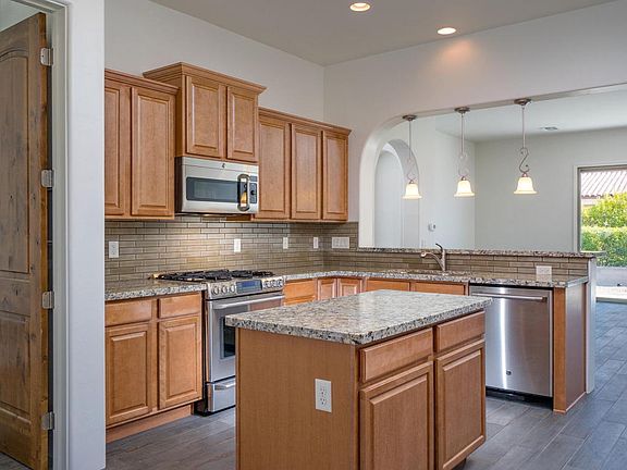 5th image of 73 Palmas Ct