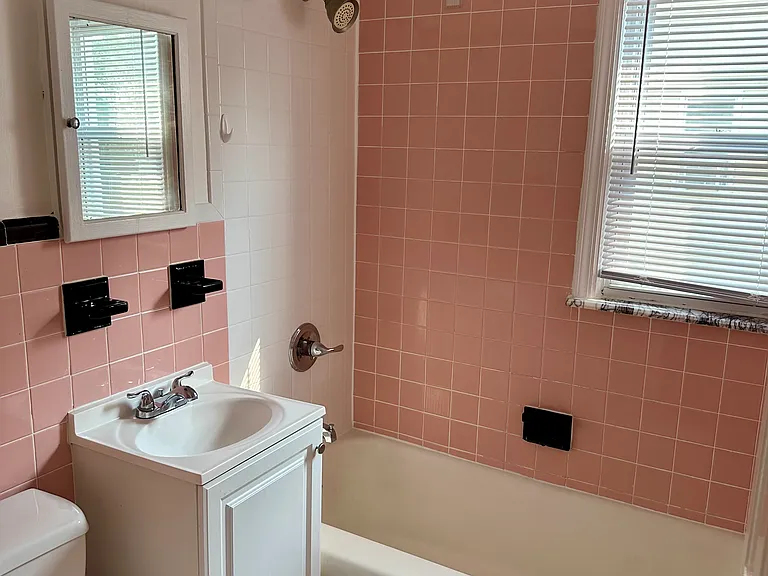 588 Franklin Ave #4 — Photo 5
