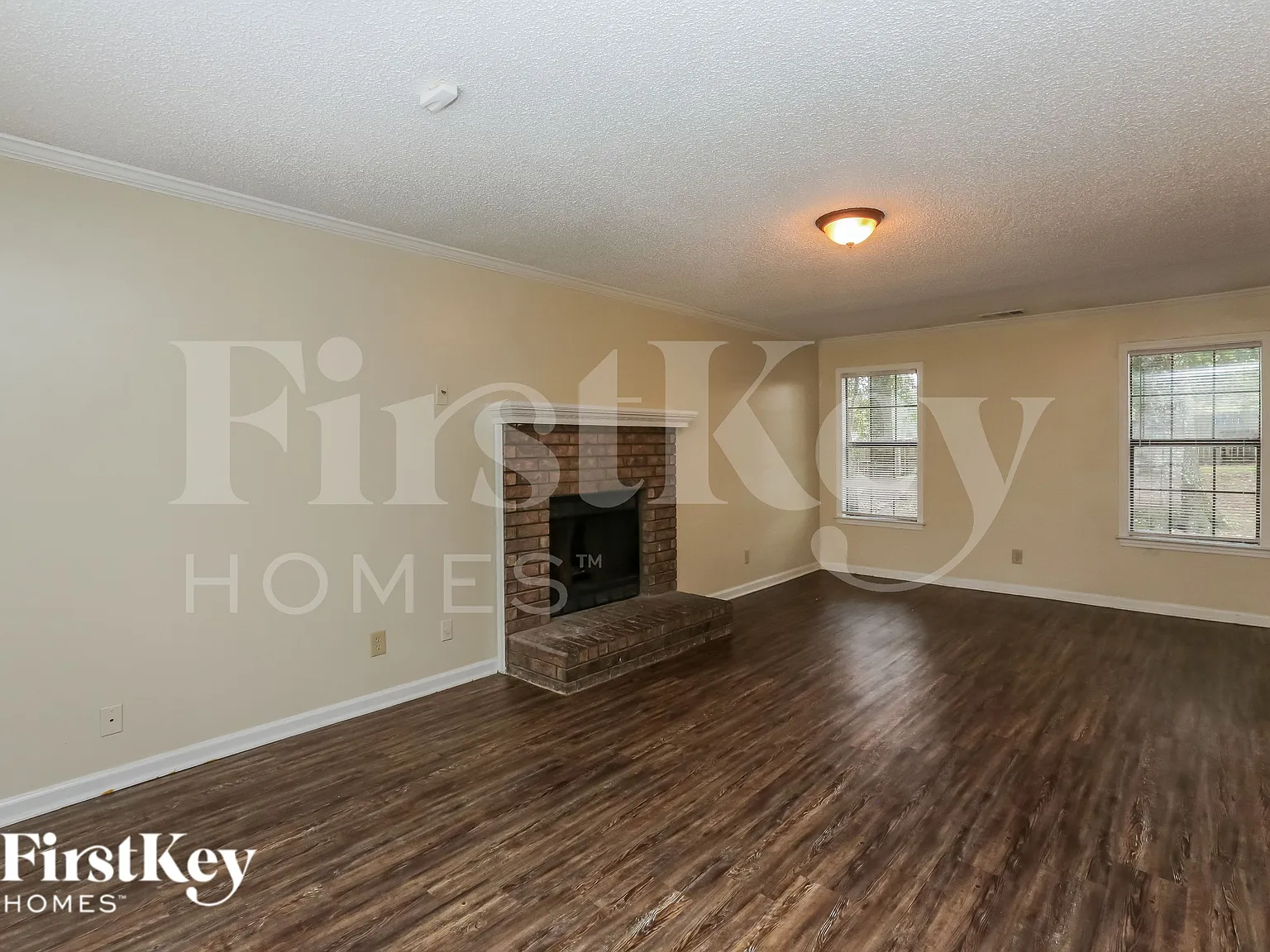 3 bed, 2.5 bath, 1982 sqft, $1,700 — Photo 2