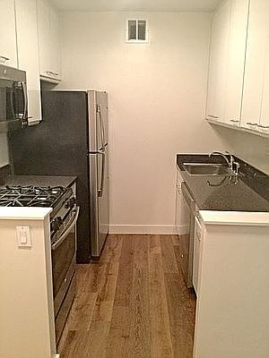 4th image of 560 W 43rd St APT 4C