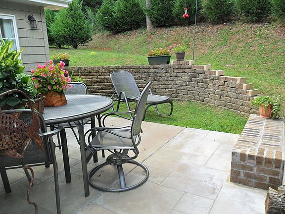 2nd image of 35 Shallowbrook Ln