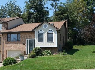 700 Canterbury Dr, Coraopolis, PA 15108