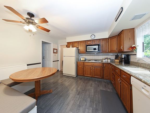 5th image of 541 N Everett Dr