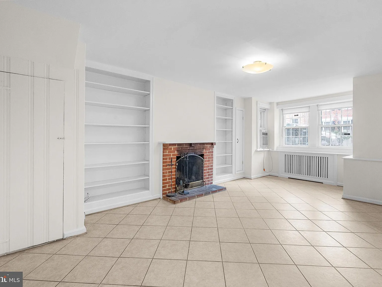 4 bed, 2.5 bath, 2100 sqft, $6,500 — Photo 4
