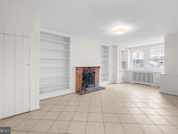 4th image of 1528 34th St NW