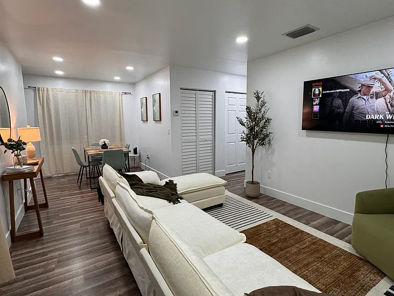 22258 Beverly Ave — Photo 10