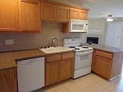 3rd image of 600 Hedgewood Dr #B